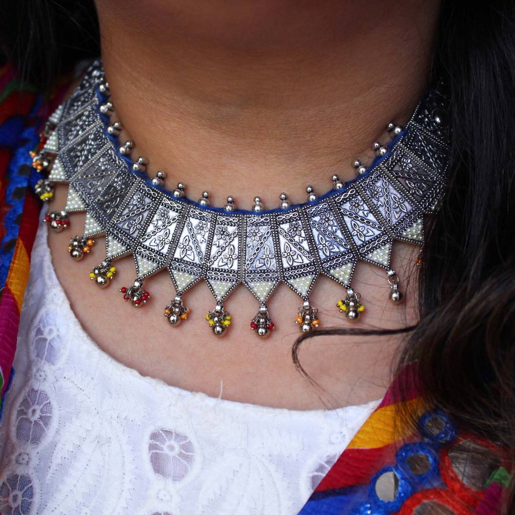Oxidized Pearl Studded Statement Necklace : ACN083