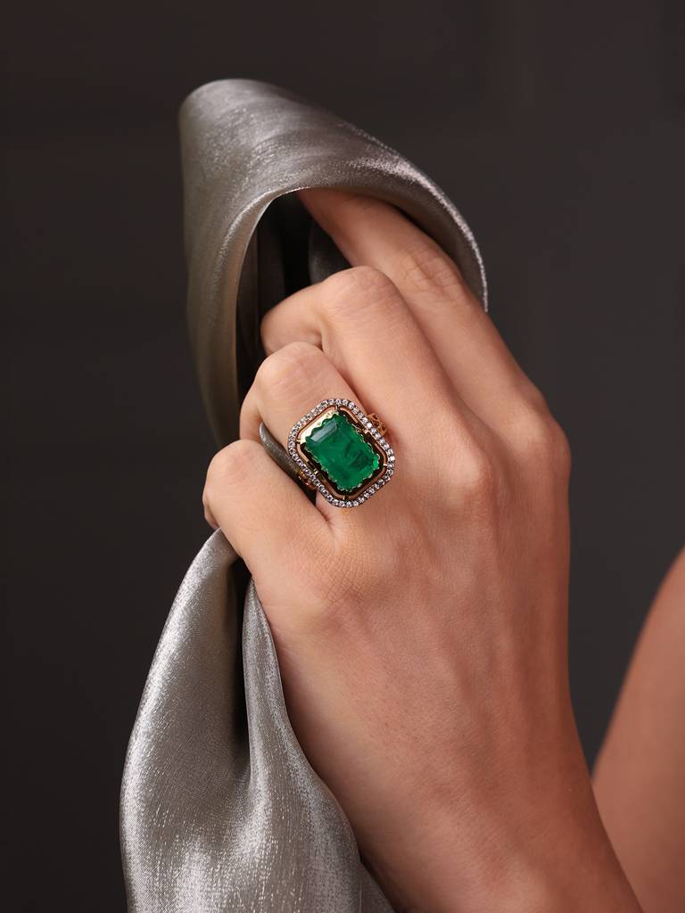 Regal Emerald Royale Ring : AGRG8