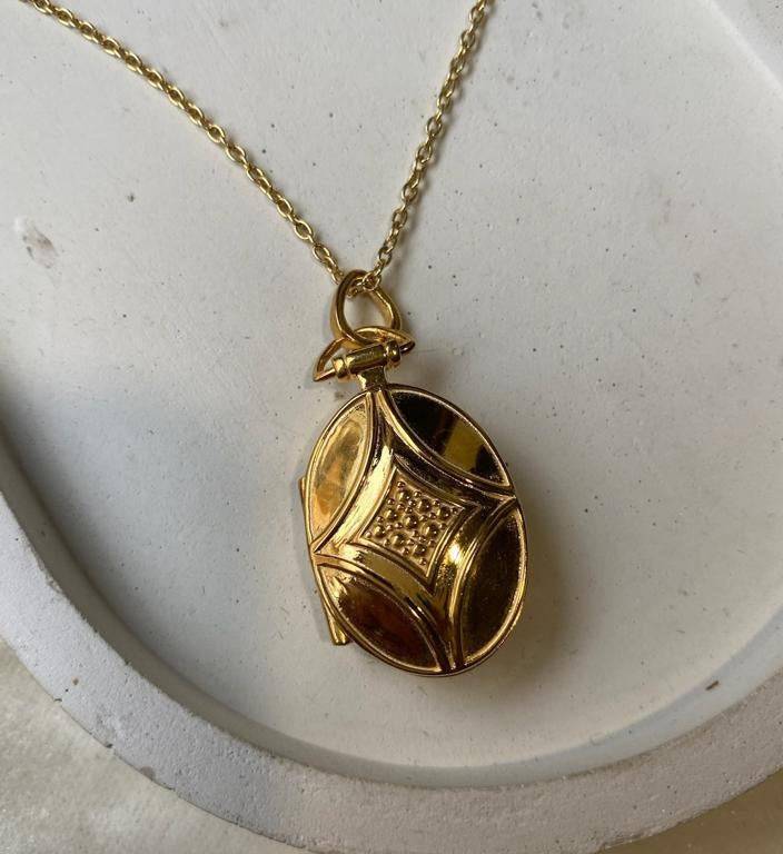 Vintage Oval Locket Necklace : AJJSS0159