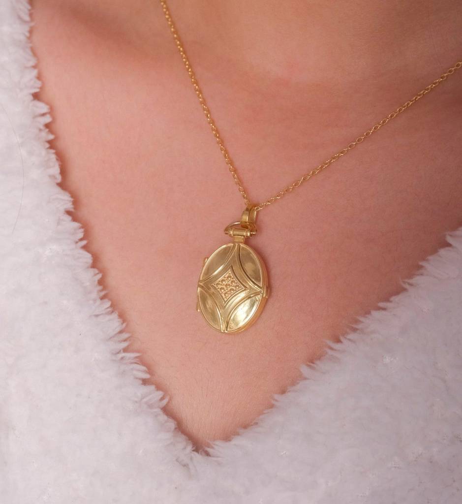 Vintage Oval Locket Necklace : AJJSS0159