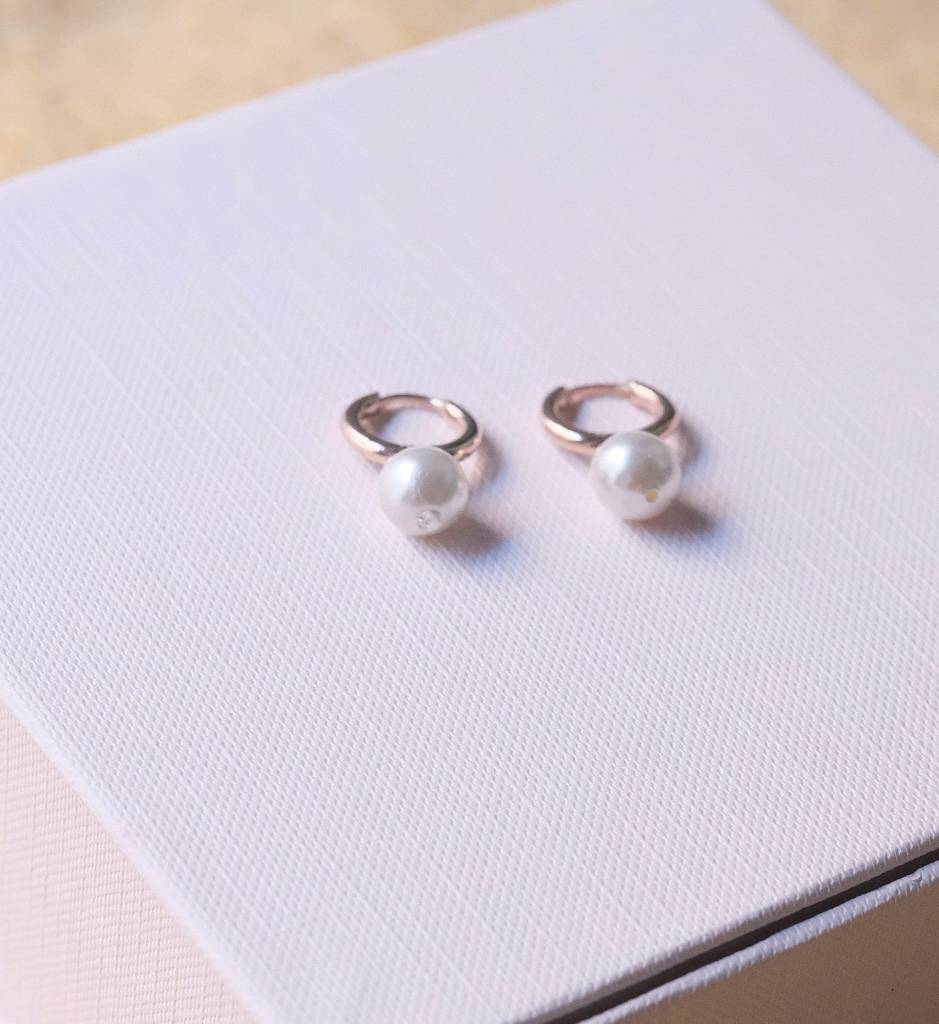 Pearl Drop Huggies : AJJSS0635