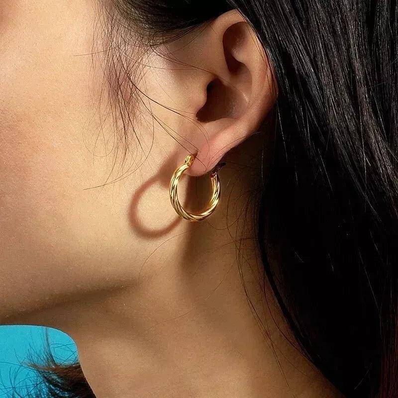 Cleo Twist Hoops Earrings For Women & Girls : AMACLTWHPER