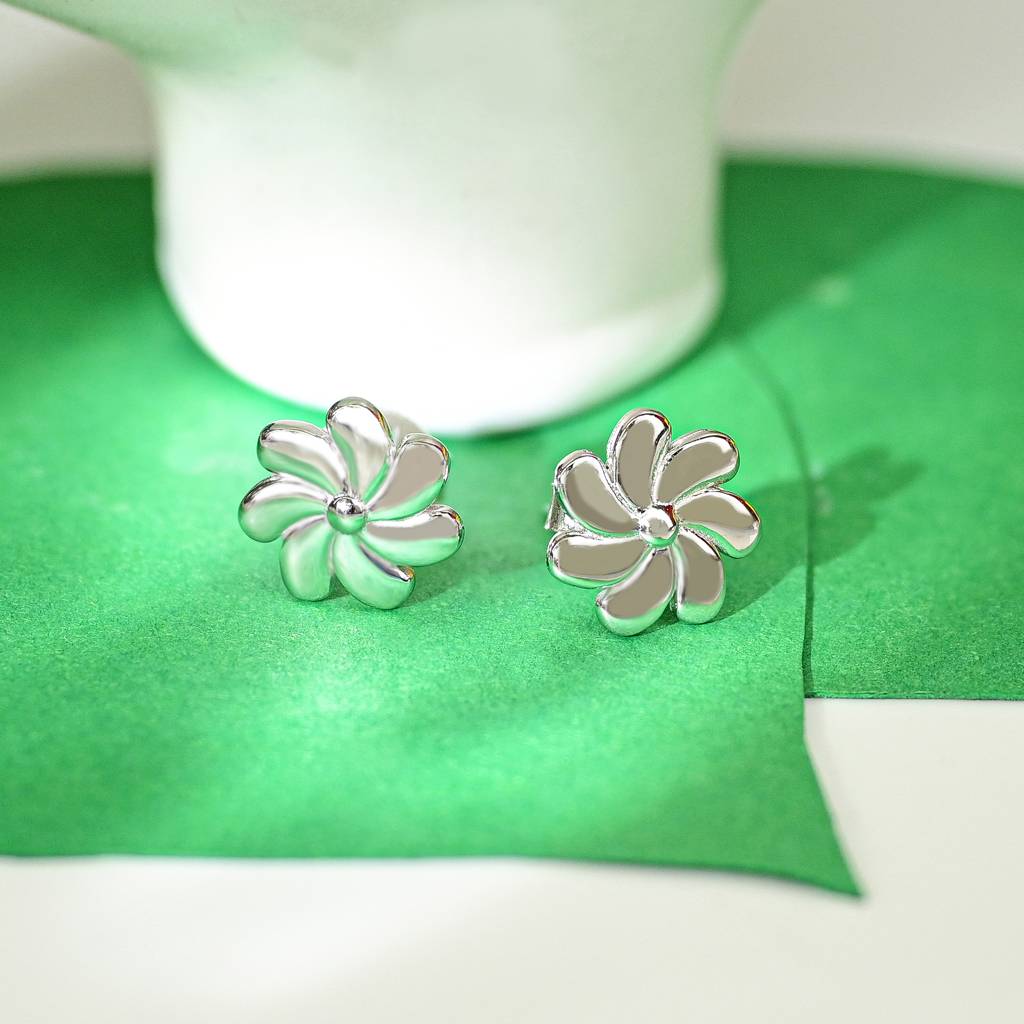 Daisy Flower Studs : ANTP303