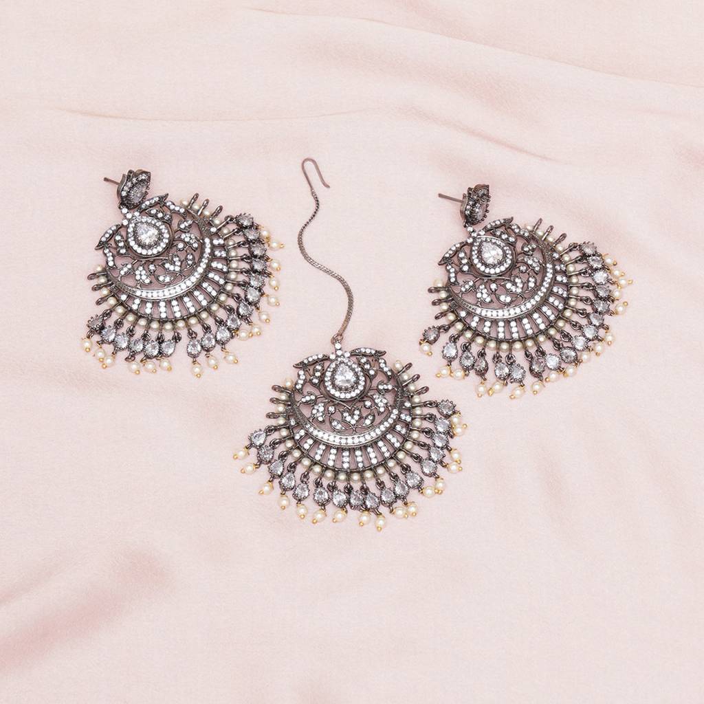 Diamond Earrings With Matching Maang Tikka : RSA23-52