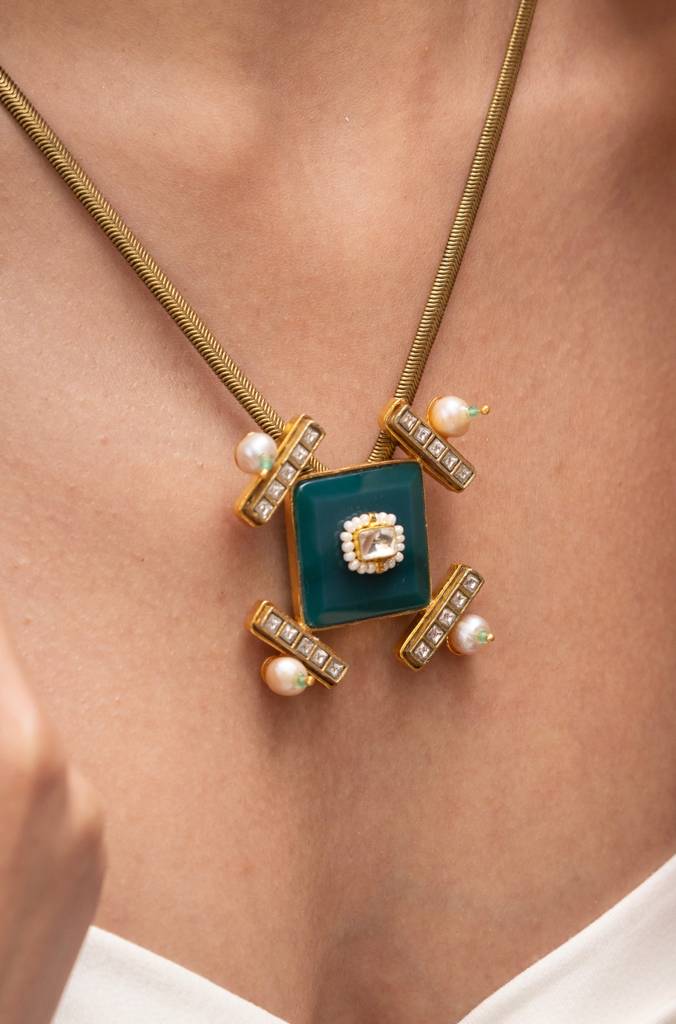 Anira Necklace : APRNK71