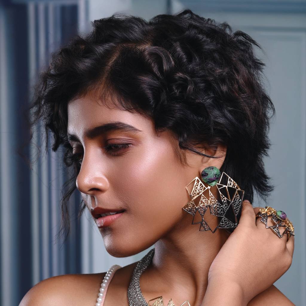 Titilating Triangle Earrings : AA-1058