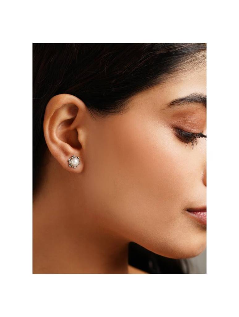 925 Sterling Silver Pearl Earrings With Twisted Silver Frame : ARSSE688