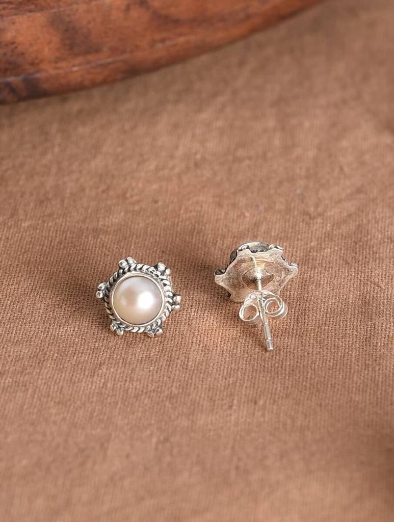 925 Sterling Silver Pearl Earrings With Twisted Silver Frame : ARSSE688