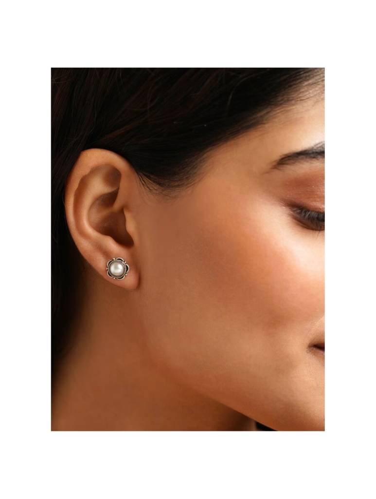 925 Sterling Silver Floral Pearl Stud Earrings : ARSSE690