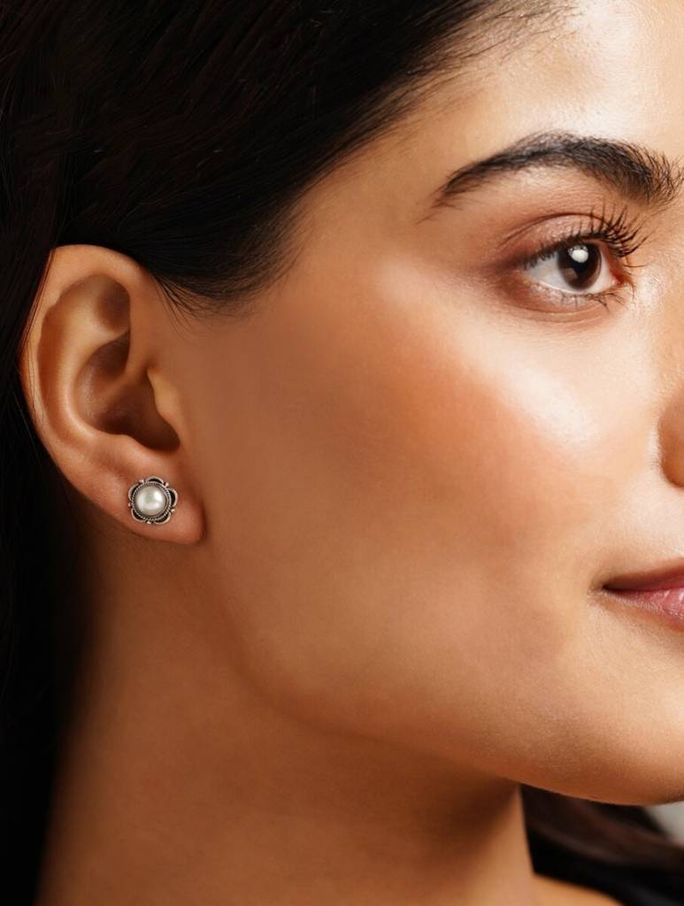 925 Sterling Silver Floral Pearl Stud Earrings : ARSSE690