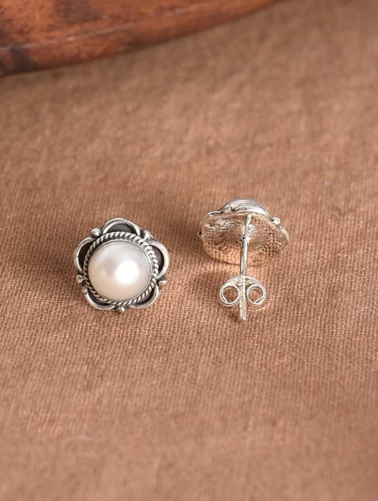 925 Sterling Silver Floral Pearl Stud Earrings : ARSSE690