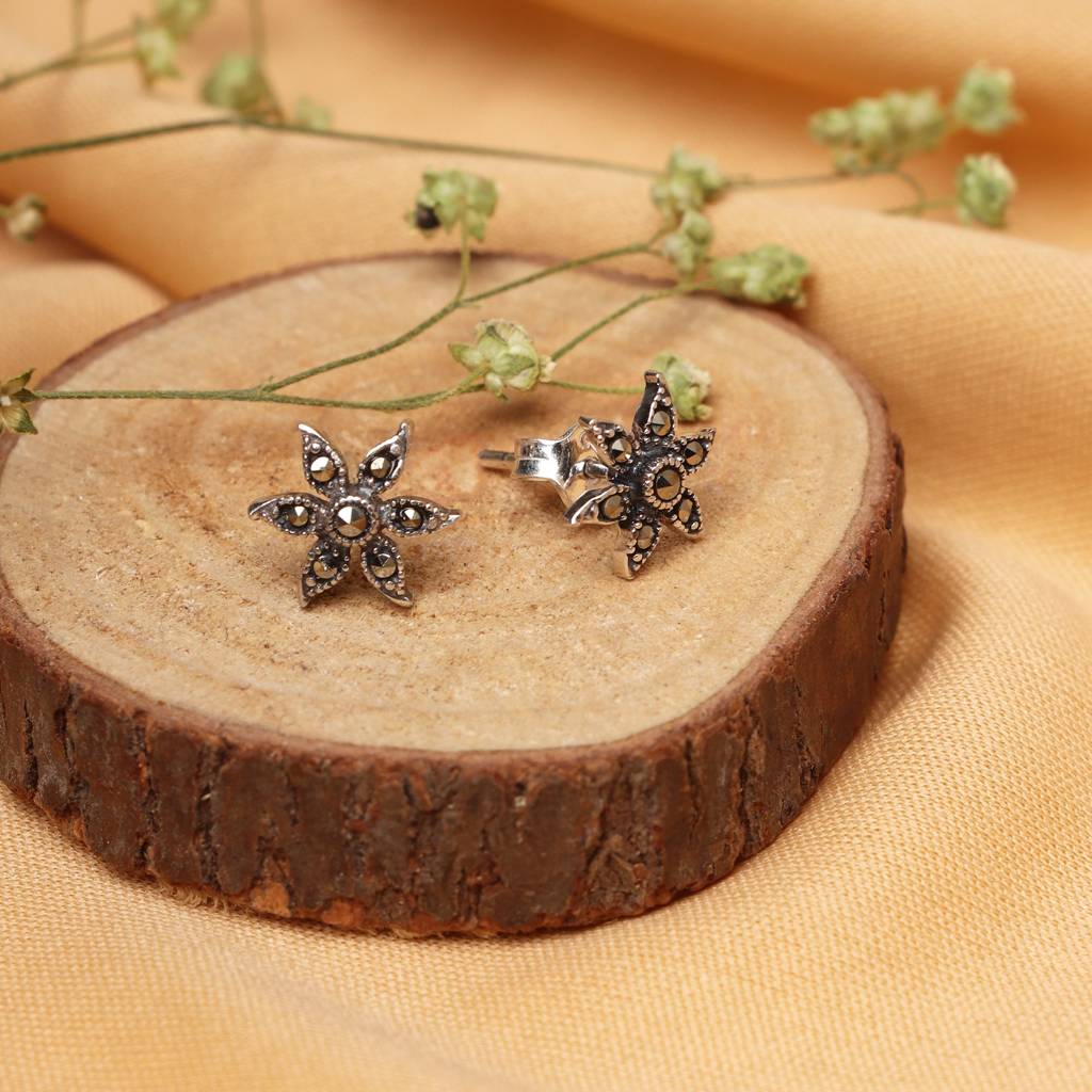 Oxidised Silver Flower Studs : AVER058