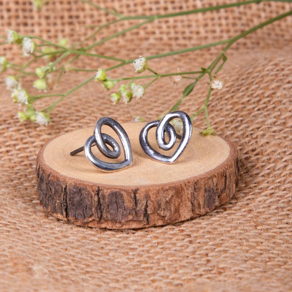 Oxidised Silver Curled Heart Studs : AVER070