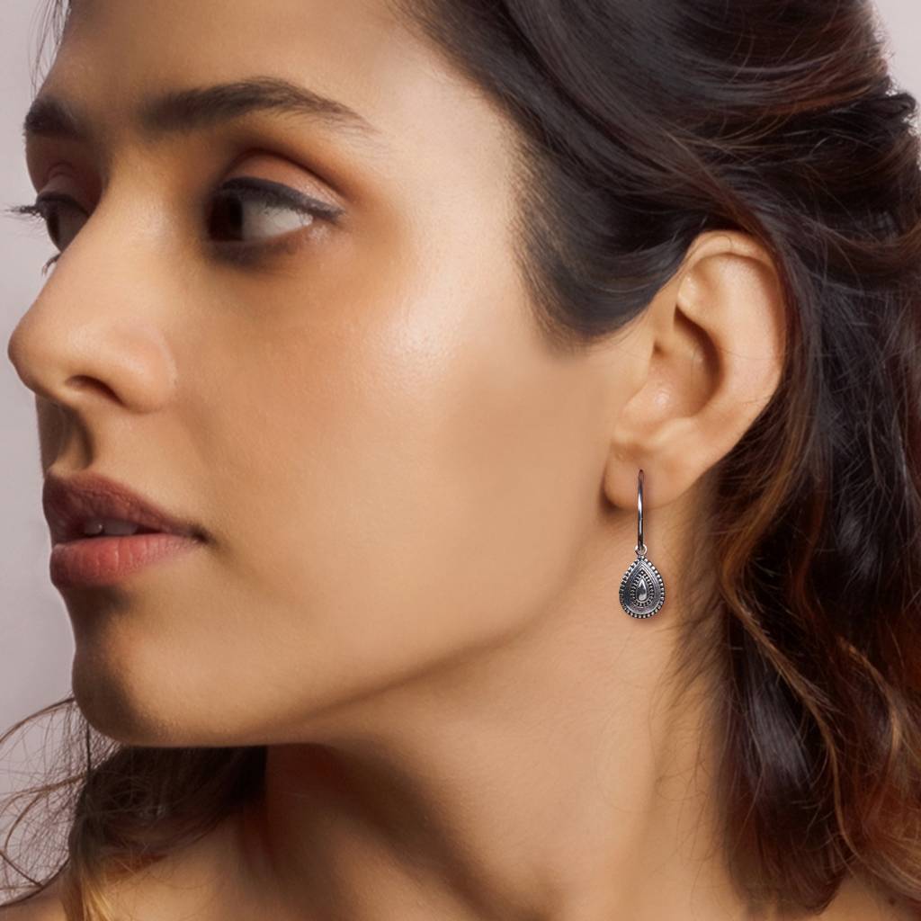 Oxidised Silver Drop Danglers : AVER072