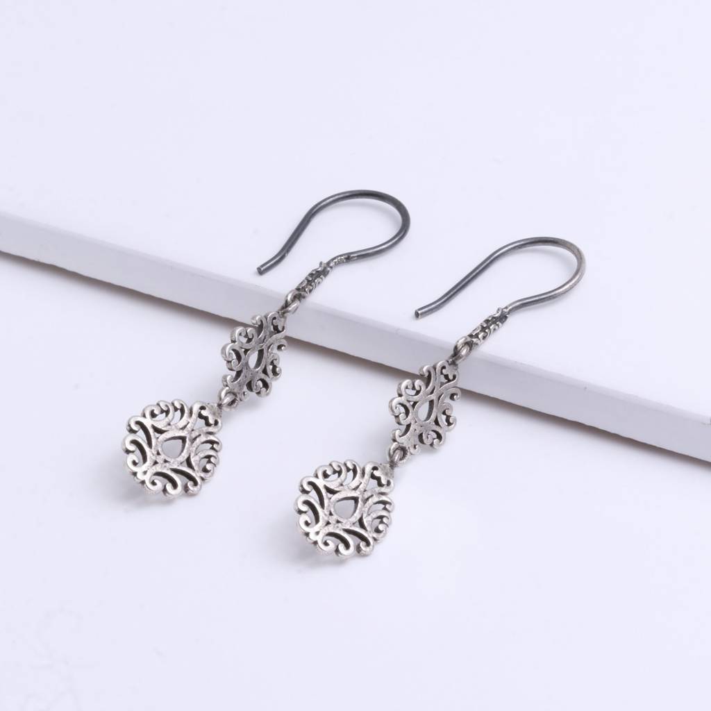 Oxidised Silver Filigree Danglers : AVER089