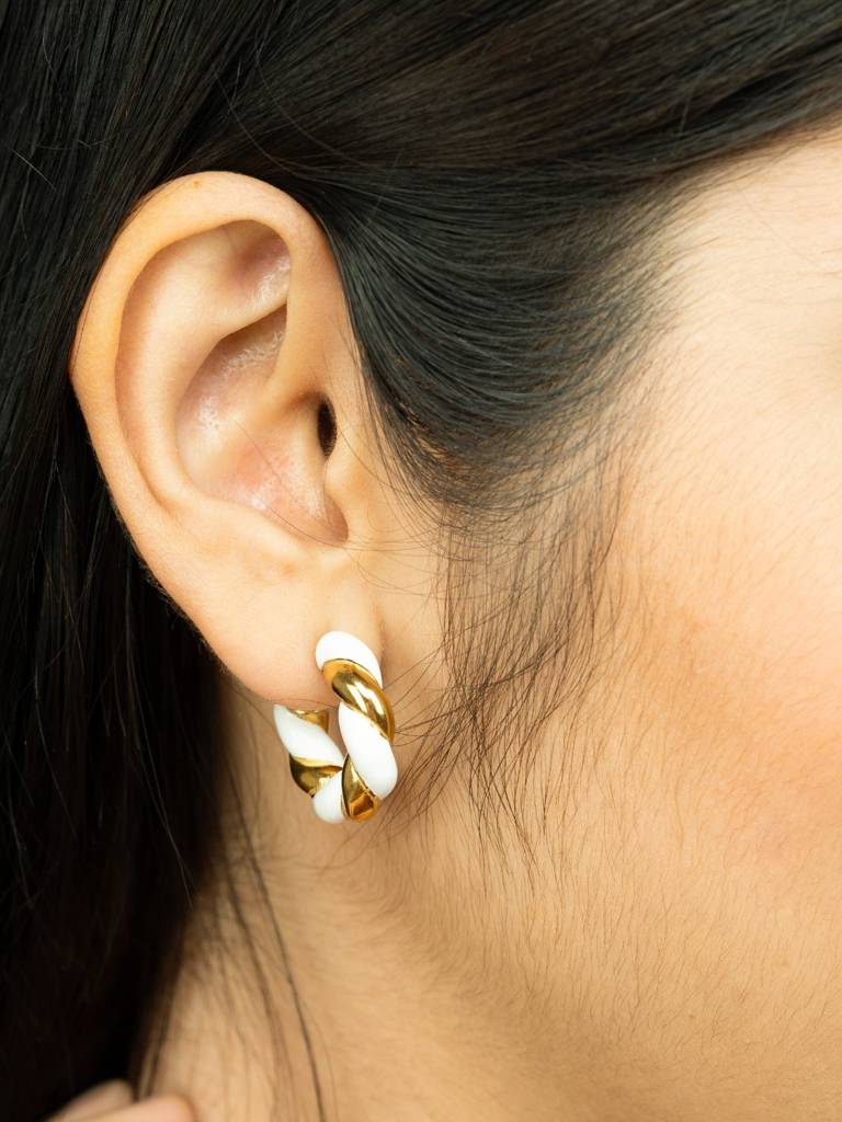 White And Golden Twisted Hoop Earrings : AVER10051