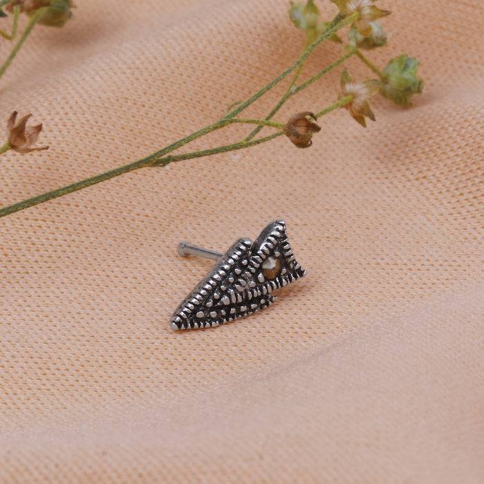 Oxidised Silver Arrow Nose Pin : AVNP017