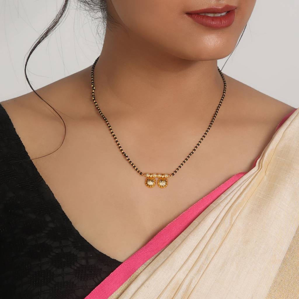 Golden Menka Mangalsutra : AVPD0155