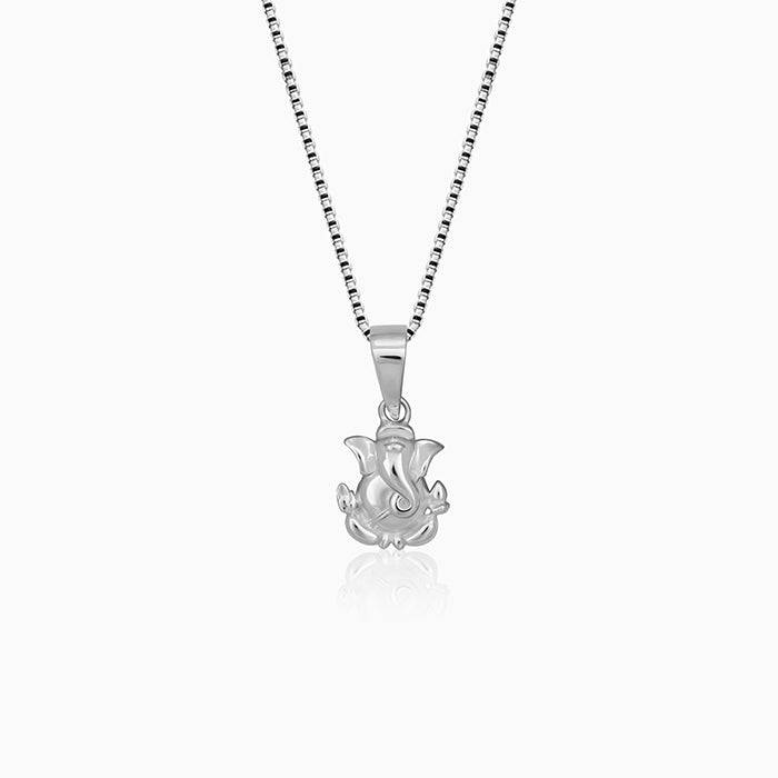 Silver Ganpati Pendant With Box Chain : AVPD0157