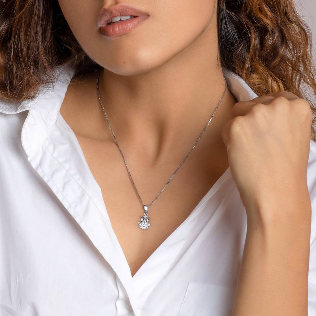 Silver Ganpati Pendant With Box Chain : AVPD0157