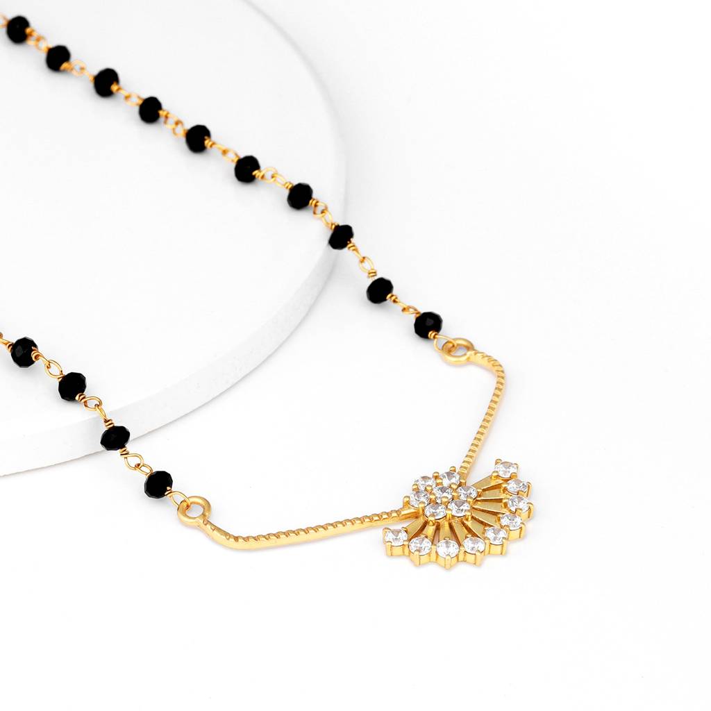 Golden Ardha Chandra Mangalsutra : AVPD0179