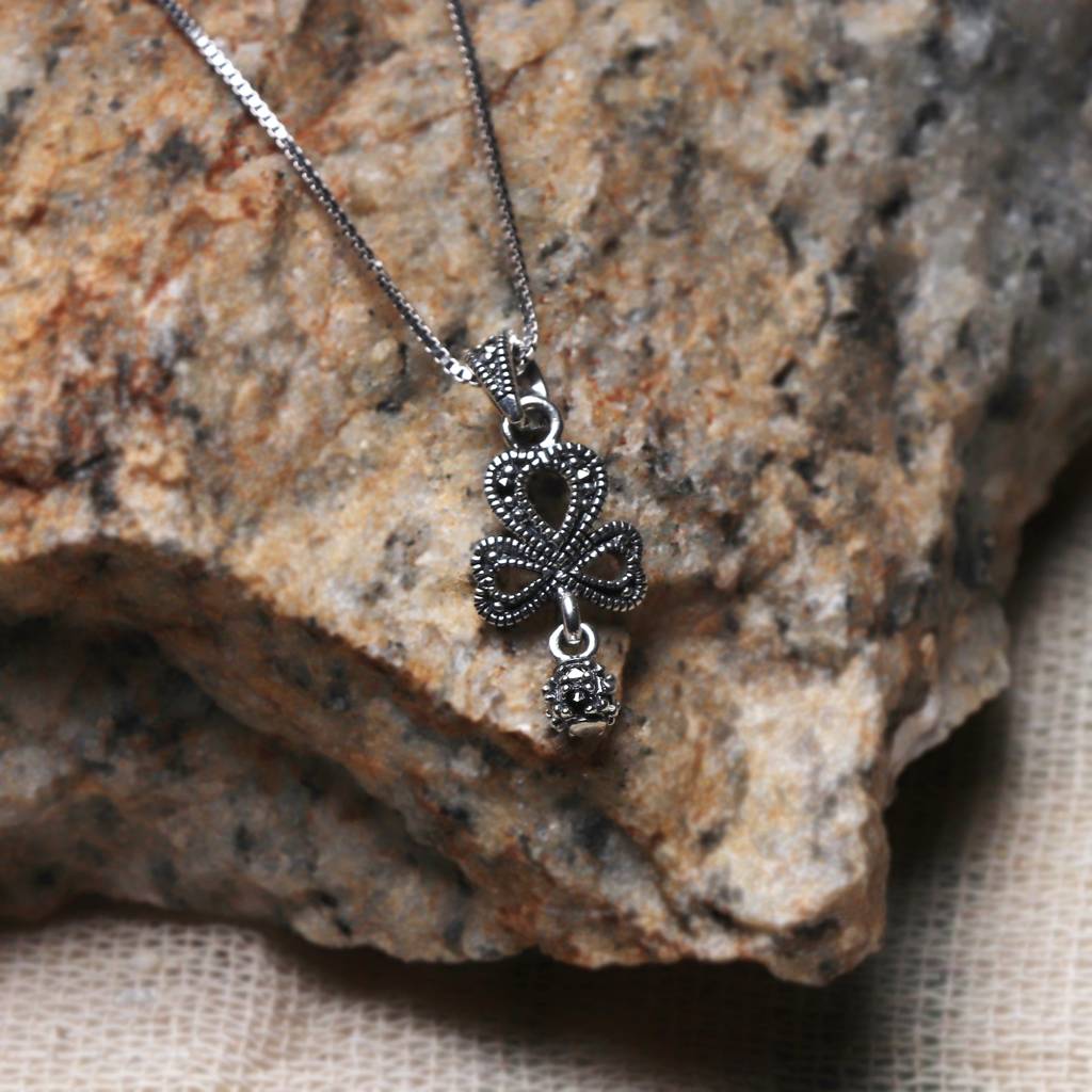 Oxidised Three Leaf Clover Pendant With Box Chain : AVPD026