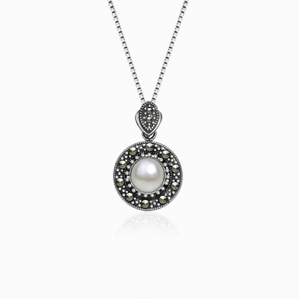 Oxidised Silver Pearl Pendant With Box Chain : AVPD035