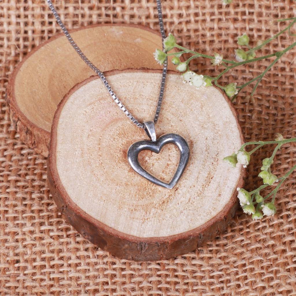 Oxidised Silver Minimal Heart Pendant With Box Chain : AVPD047