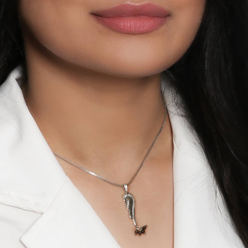 Oxidised Silver Parrot Pendant With Box Chain : AVPD050