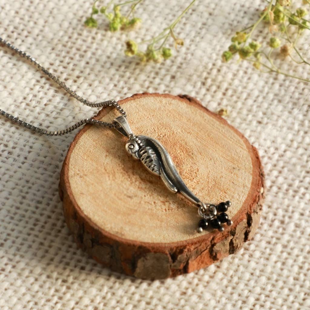 Oxidised Silver Parrot Pendant With Box Chain : AVPD050