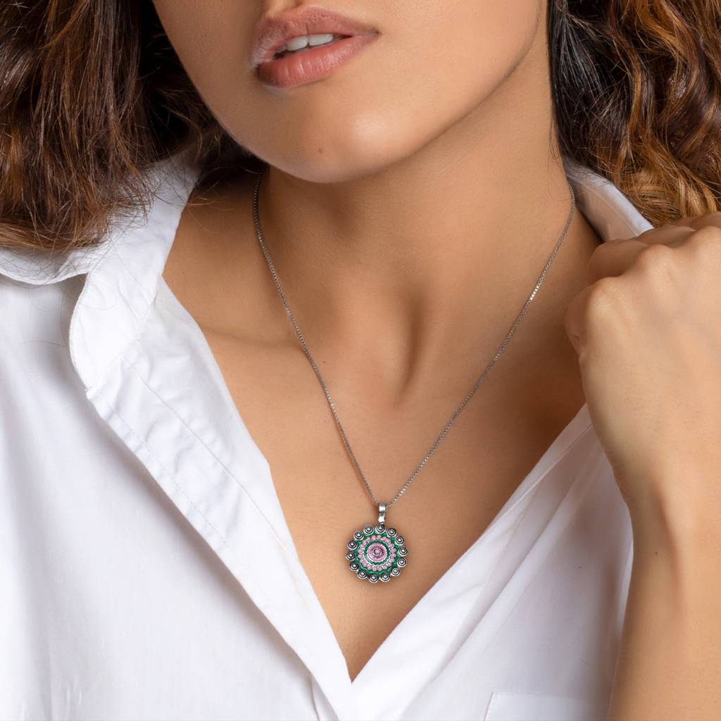 Oxidised Silver Hues Sunshine Pendant With Box Chain : AVPD053
