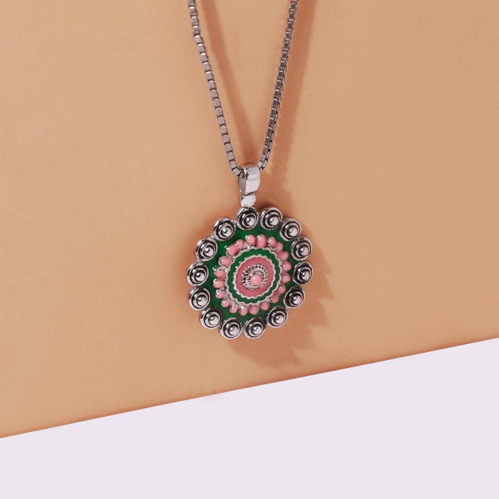 Oxidised Silver Hues Sunshine Pendant With Box Chain : AVPD053
