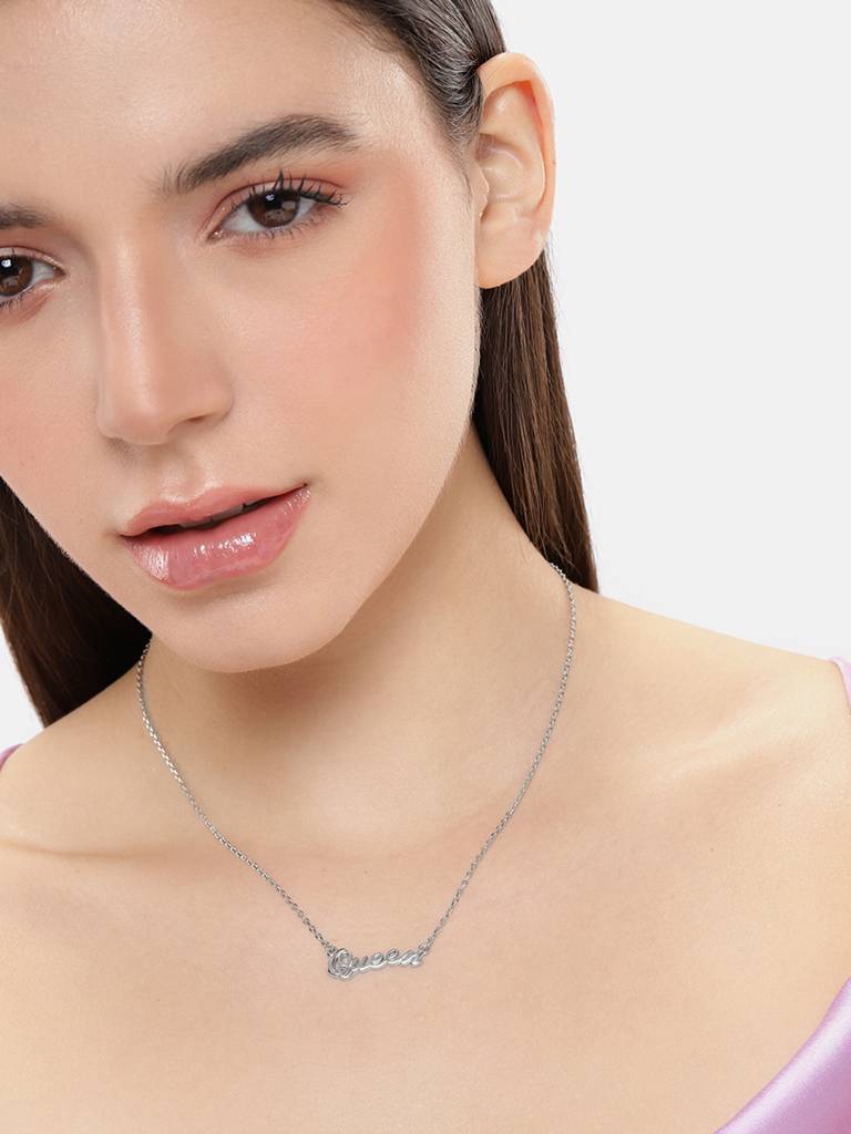 925 Sterling Silver Queen Pendant Necklace : AVPE10001