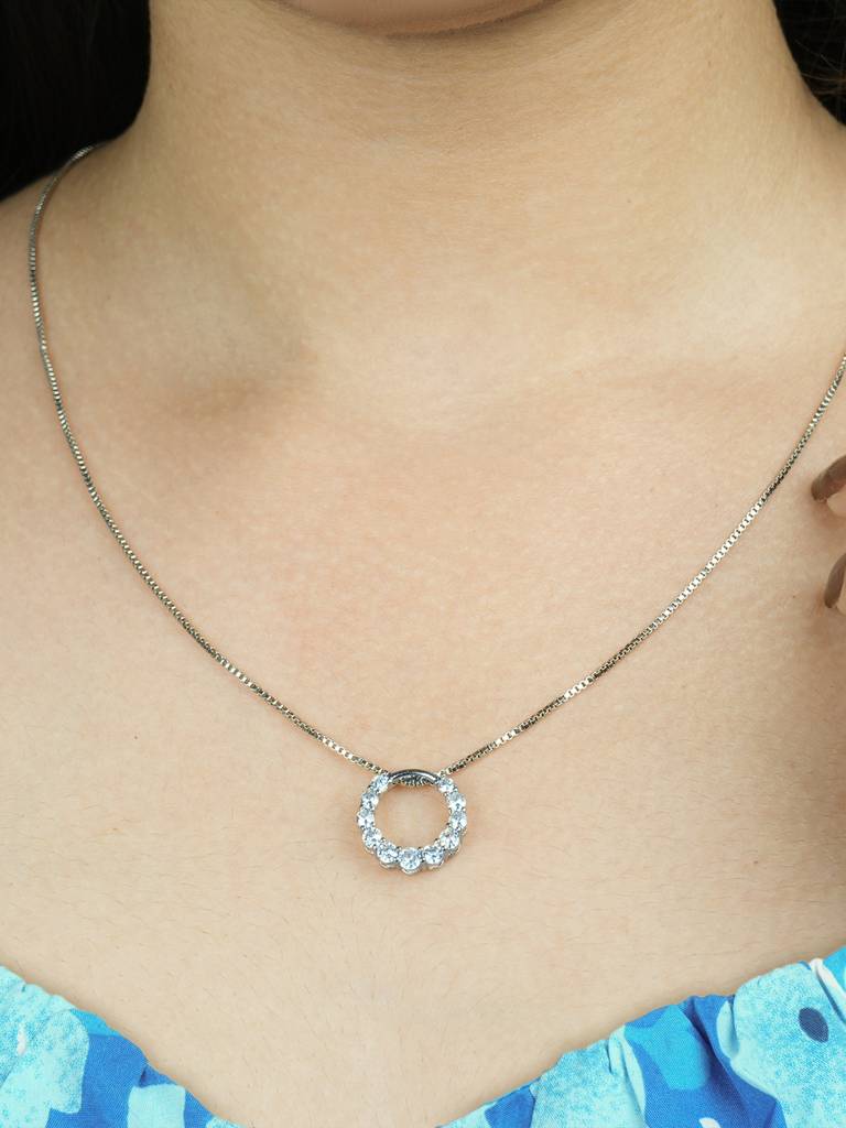 Sparkling Cz Circle Pendant : AVPE10041