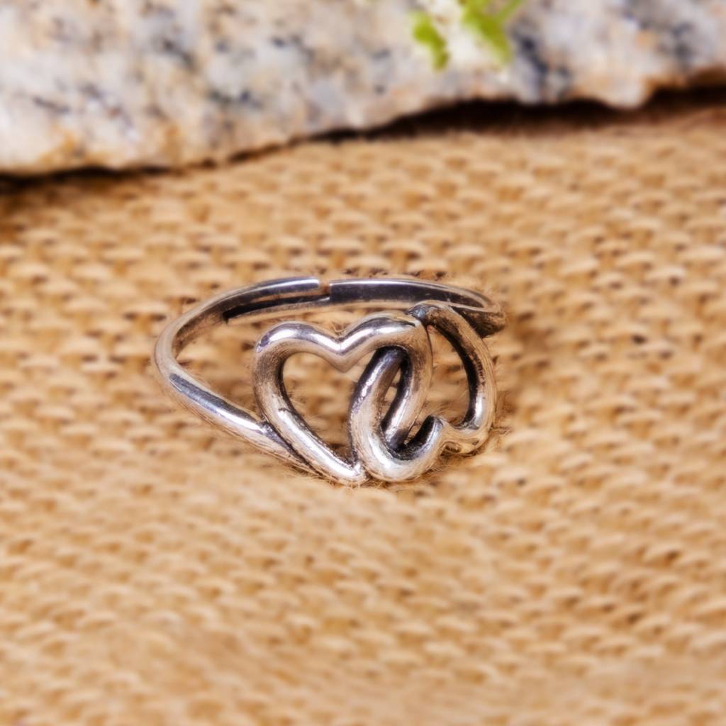 Oxidised Silver Interlinked Heart Ring : AVR032