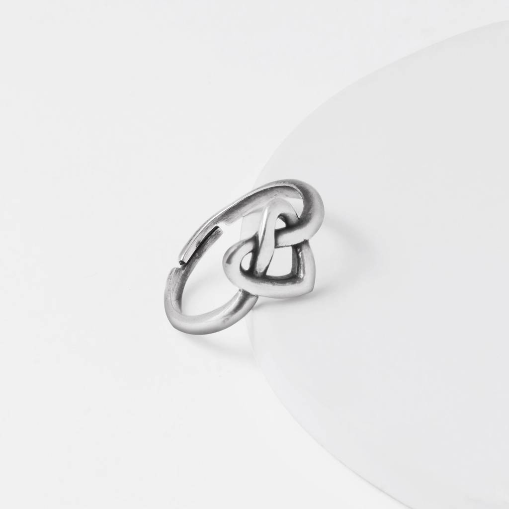 Oxidised Silver Knotted Heart Ring : AVR040