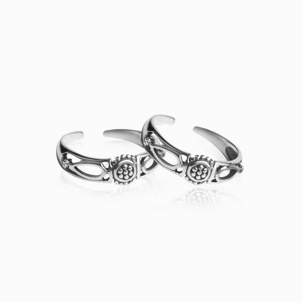 Oxidised Silver Flower Toe Ring : AVTR005