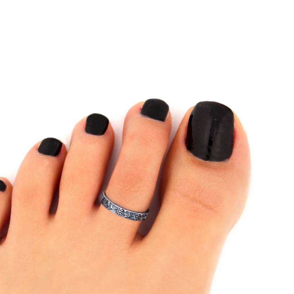 Oxidised Silver Flower Motif Toe Ring : AVTR012