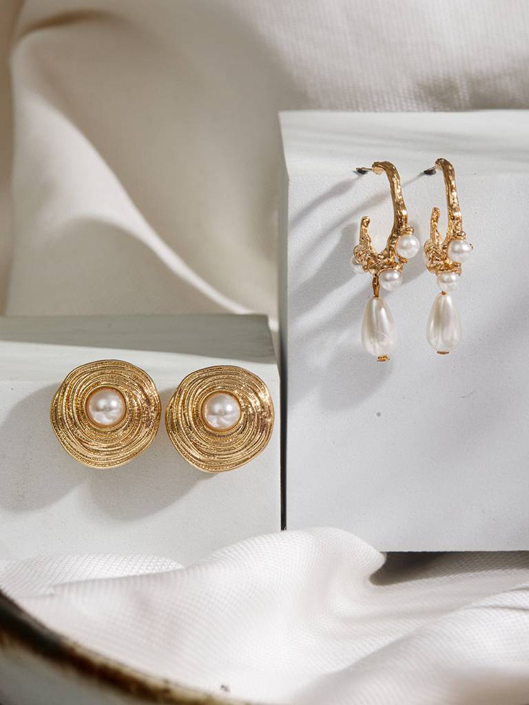 Set Of 2 Gold Plated Contemporary Studs : Aatmana-ER0133