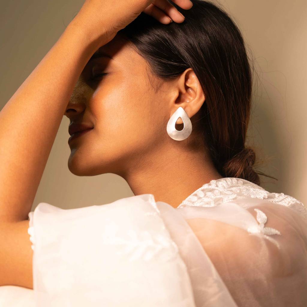 Adya Matte Drop Stud Earring : SE10425