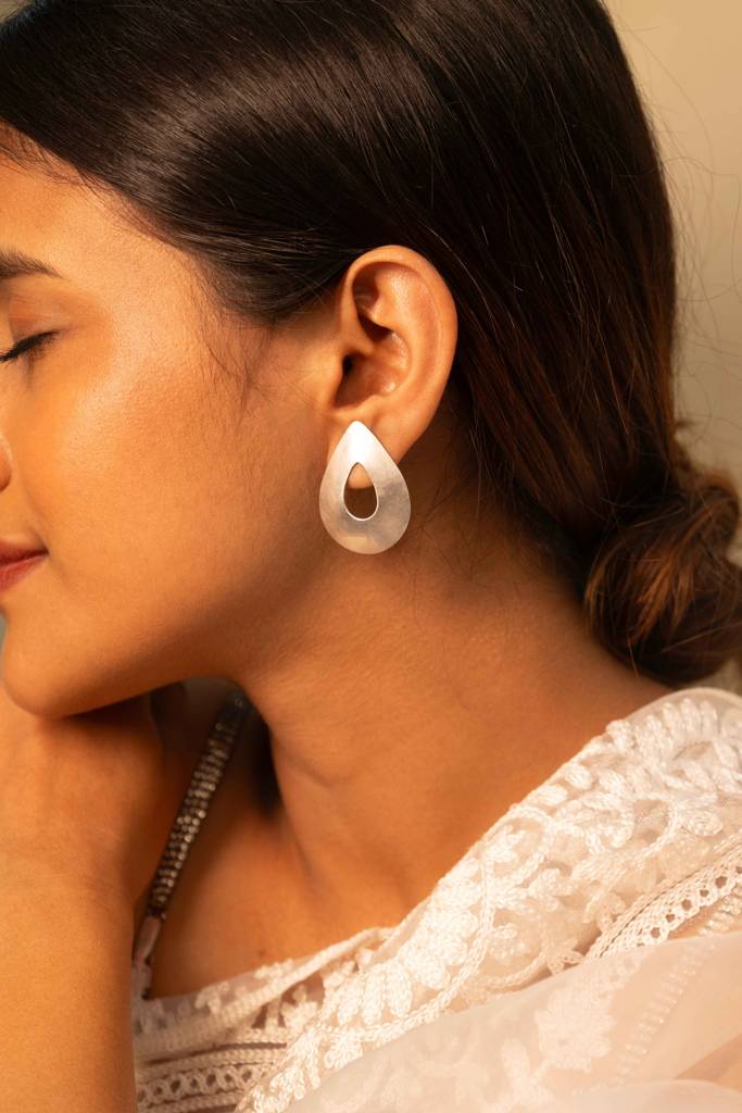 Adya Matte Drop Stud Earring : SE10425