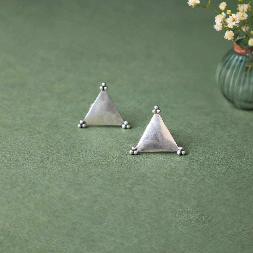 Adya Matte Triangle Stud Earring : SE29325