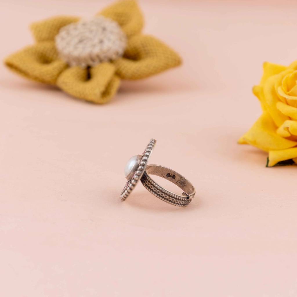 Adya Pearl Raani Classic Ring : SR28325