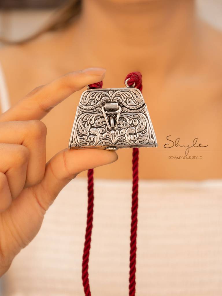 925 Sterling Silver Adya Vintage Inspired Chitai Purse Maroon Dori Necklace : SN302033