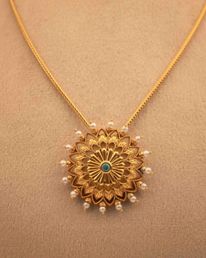 Anvaya Pearl Bordered Intricate Flower Pendant : SP7487-G