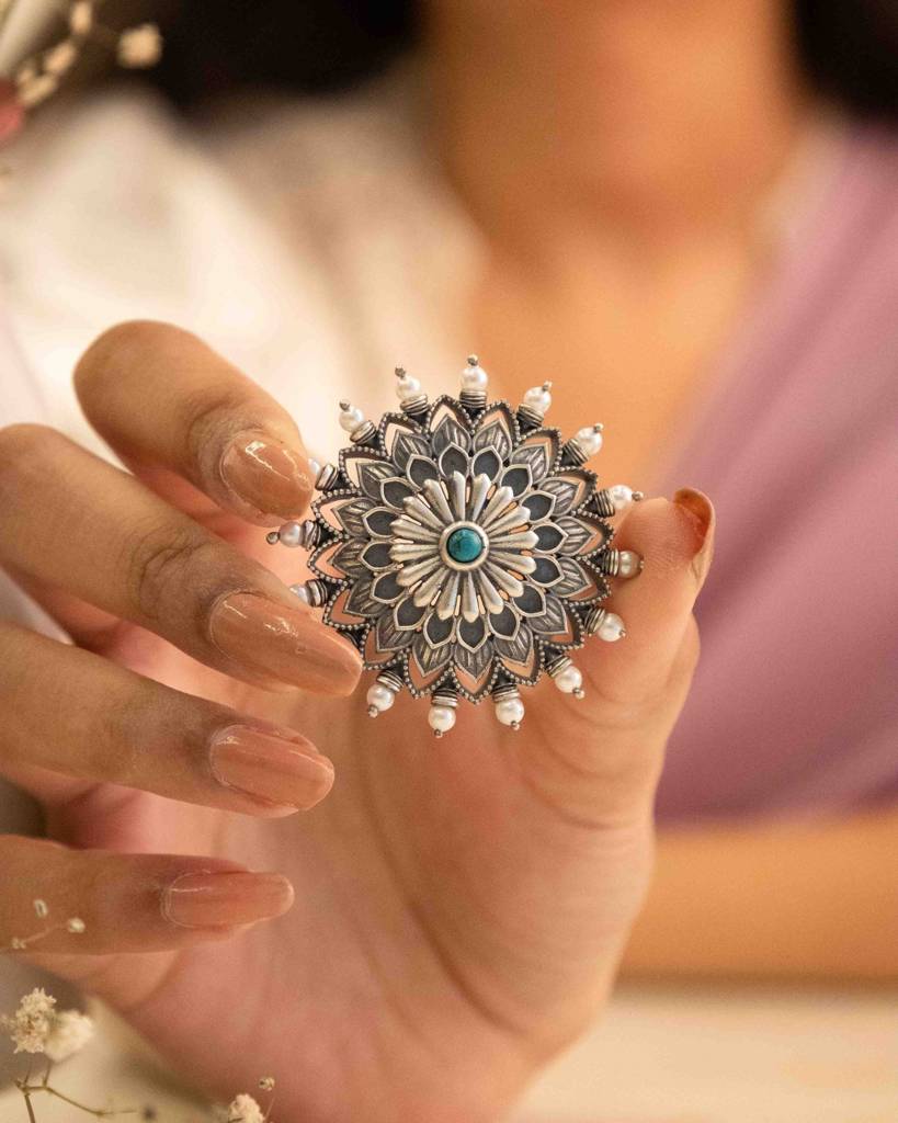 Anvaya Pearl Bordered Intricate Flower Pendant : SP7487