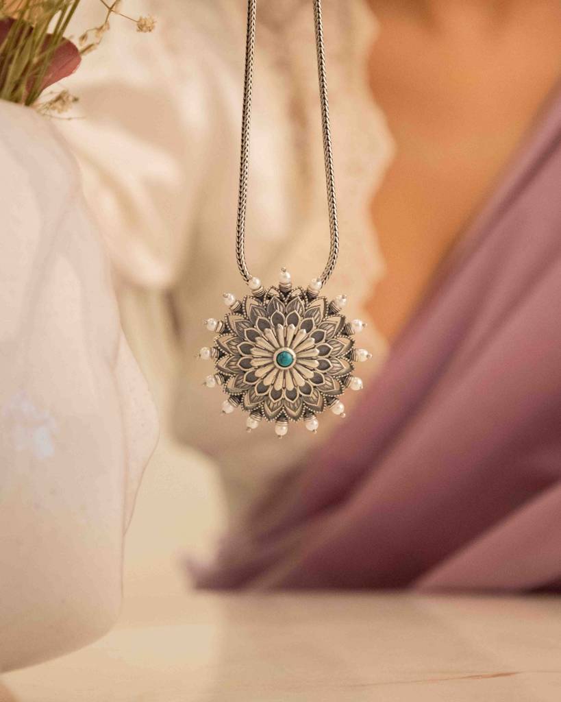 Anvaya Pearl Bordered Intricate Flower Pendant : SP7487