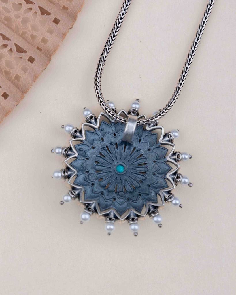 Anvaya Pearl Bordered Intricate Flower Pendant : SP7487