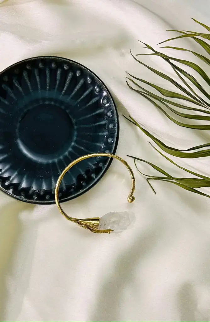 Aarna Gold Plated Crystal Bracelet : QJSEP152