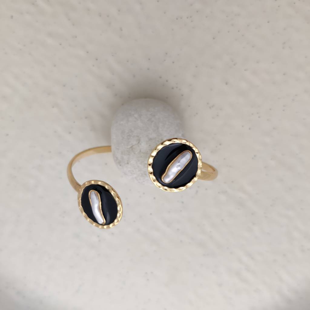 Enamel Disc Baroque Pearls Bangle : B-126
